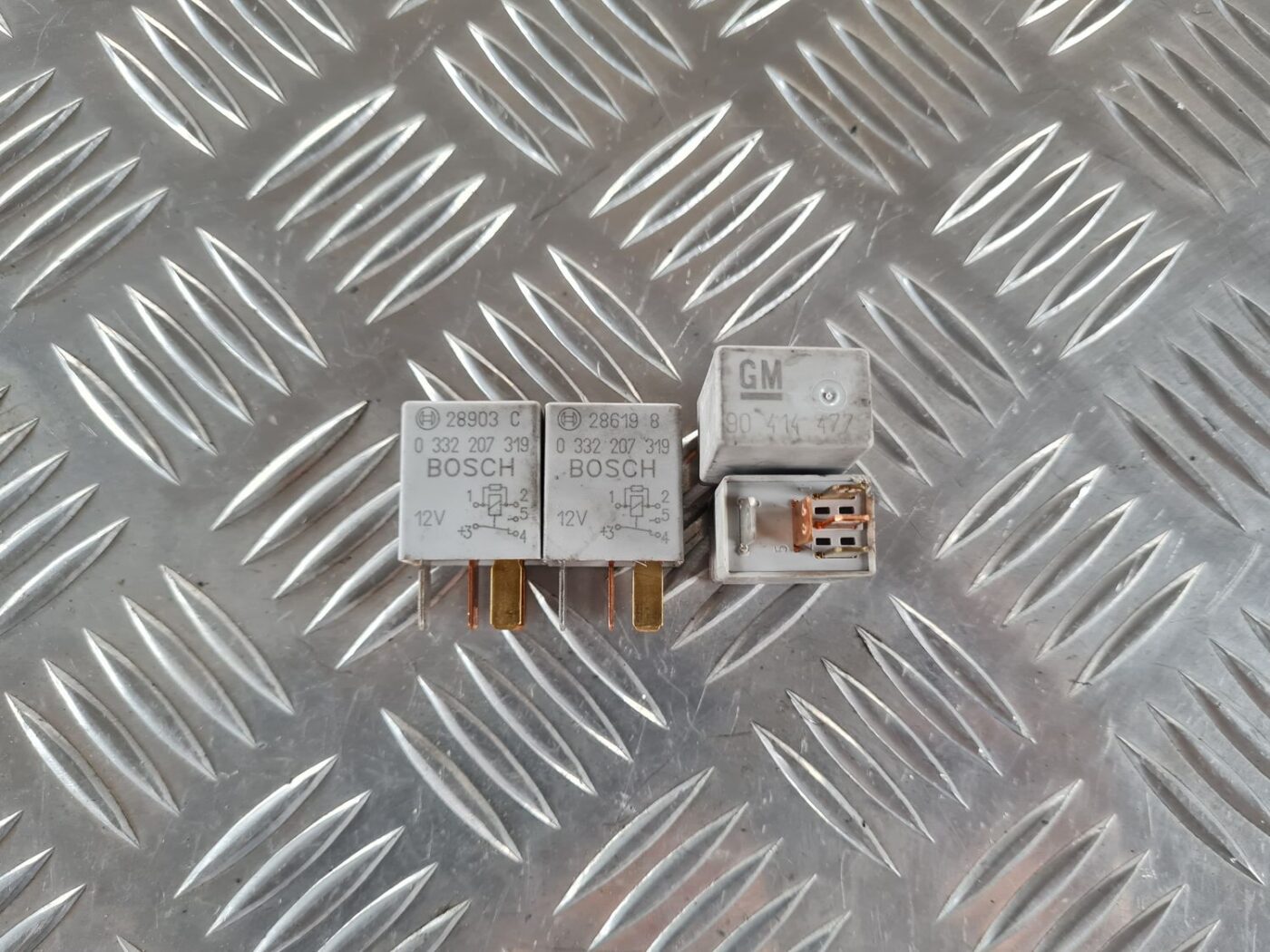 Drošinātāju releja priekš SAAB 9-5 1999 1 Drošinātāju releja priekš SAAB 9-5 1999