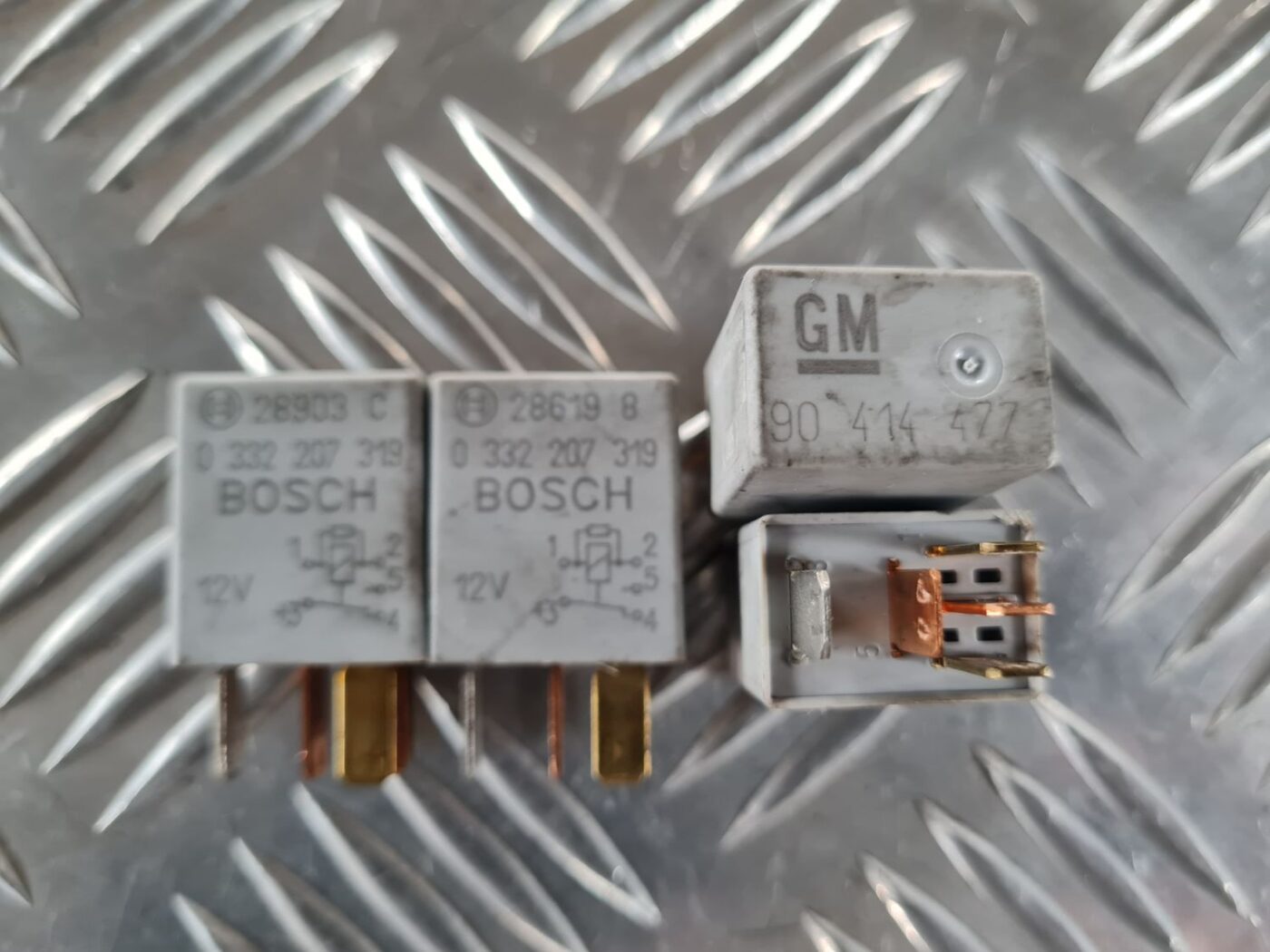 Drošinātāju releja priekš SAAB 9-5 1999 2 Drošinātāju releja priekš SAAB 9-5 1999