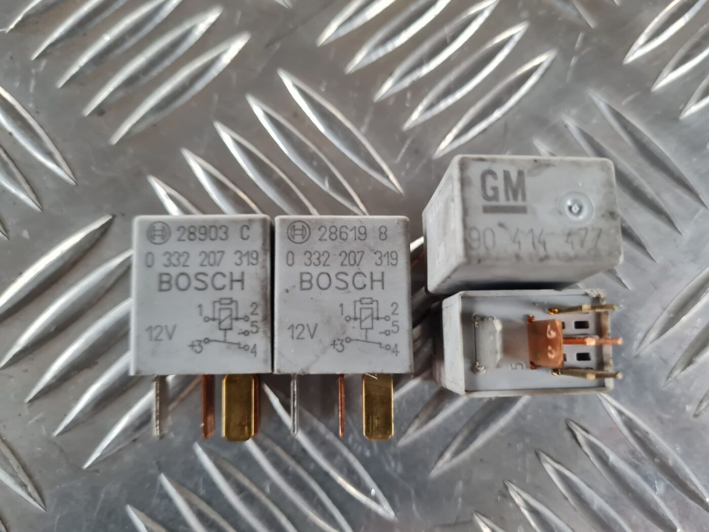 Drošinātāju releja priekš SAAB 9-5 1999 3 Drošinātāju releja priekš SAAB 9-5 1999