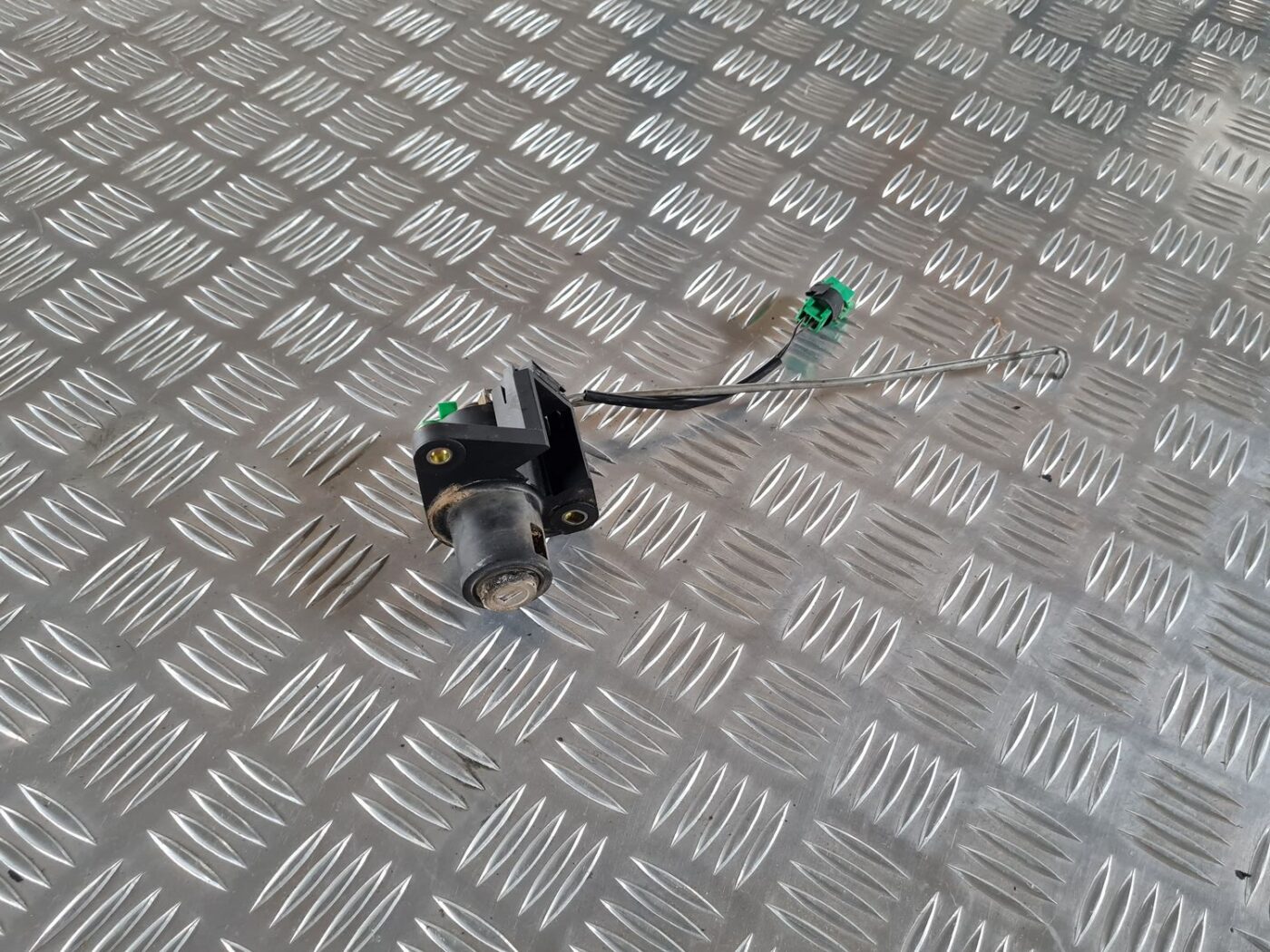 Bagāžnieka vāka slēdzene priekš SAAB 9-5 1999 1 Bagāžnieka vāka slēdzene priekš SAAB 9-5 1999