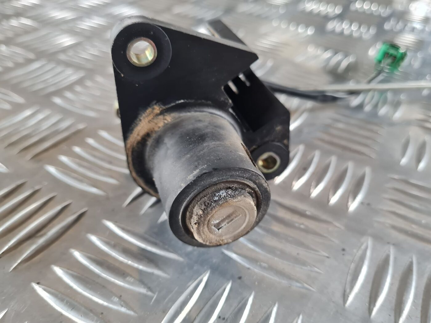 Bagāžnieka vāka slēdzene priekš SAAB 9-5 1999 2 Bagāžnieka vāka slēdzene priekš SAAB 9-5 1999