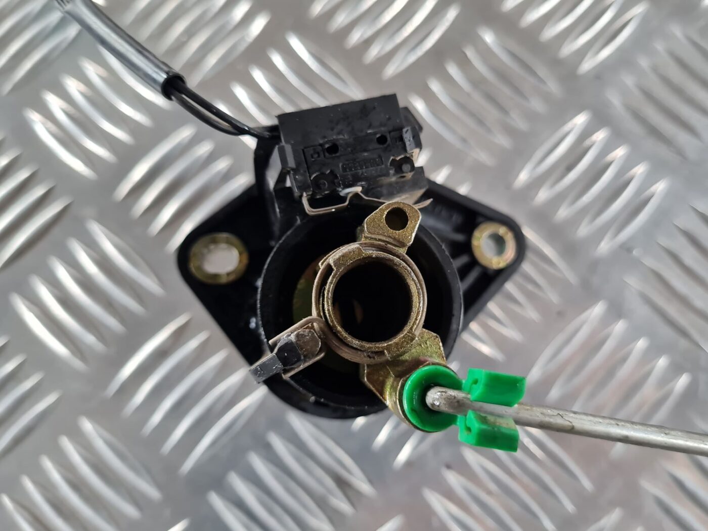 Bagāžnieka vāka slēdzene priekš SAAB 9-5 1999 5 Bagāžnieka vāka slēdzene priekš SAAB 9-5 1999