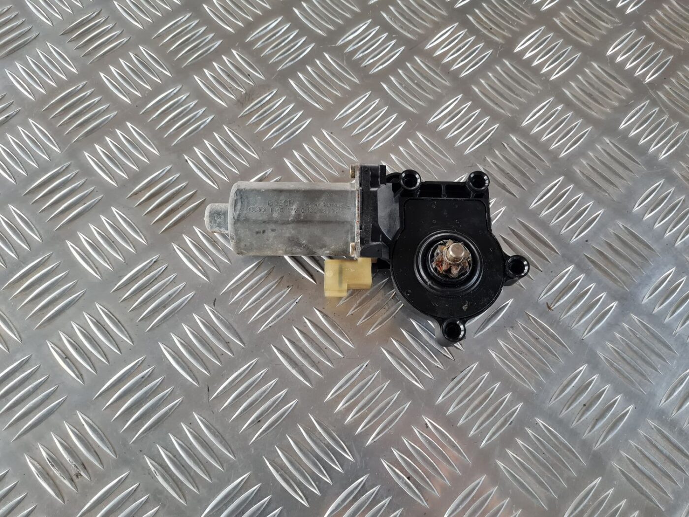 Elektrisko stiklu motors priekš SAAB 9-5 1999 1 Elektrisko stiklu motors priekš SAAB 9-5 1999