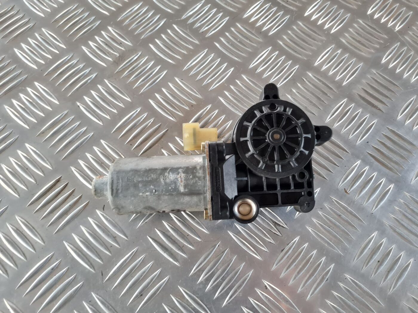 Elektrisko stiklu motors priekš SAAB 9-5 1999 2 Elektrisko stiklu motors priekš SAAB 9-5 1999