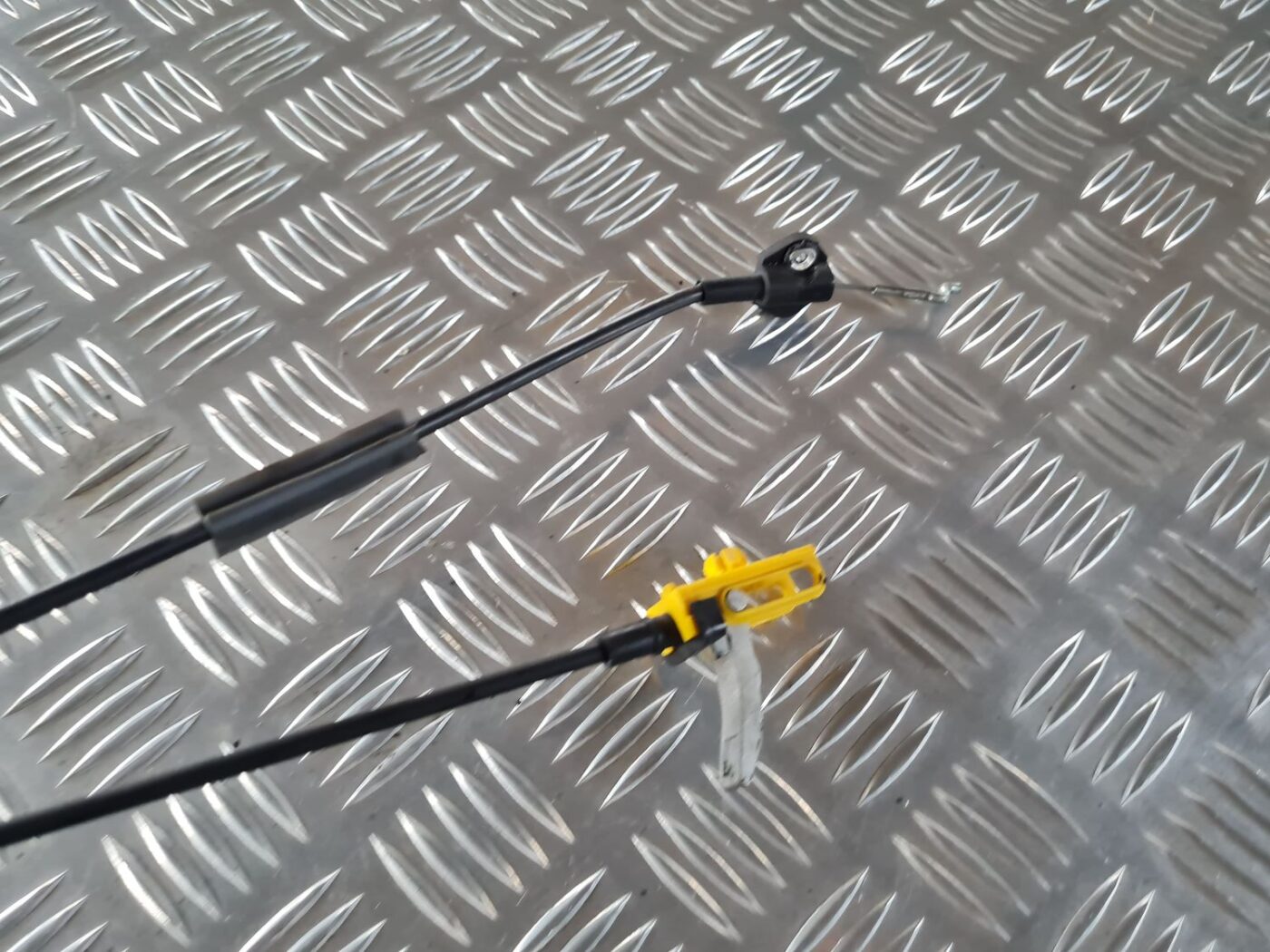 Aizmugurējo kreiso durvju slēdzene priekš SAAB 9-5 1999 3 Aizmugurējo kreiso durvju slēdzene priekš SAAB 9-5 1999