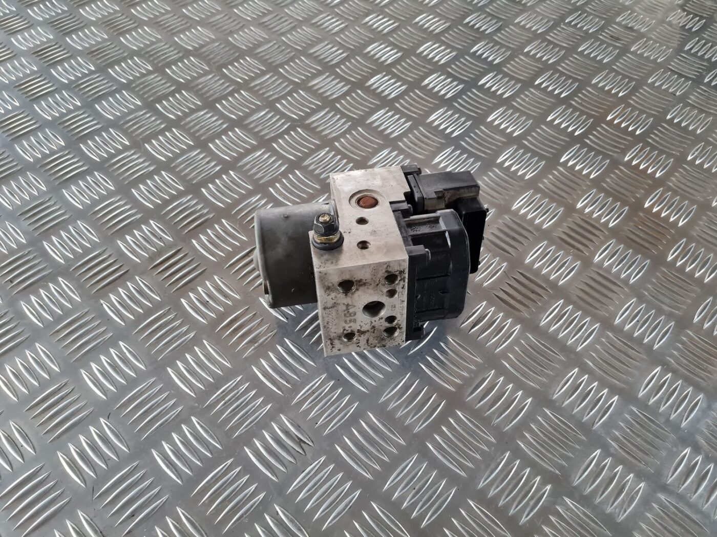 ABS bloks priekš SAAB 9-5 1999 1 ABS bloks priekš SAAB 9-5 1999