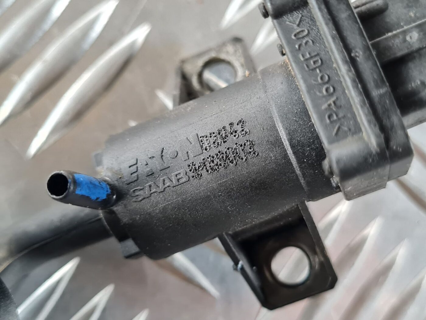 Solenoīda vakuuma vārsts priekš SAAB 9-5 1999 3 Solenoīda vakuuma vārsts priekš SAAB 9-5 1999