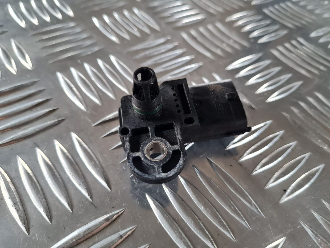 Ieplūdes kolektora spiediena devējs priekš SAAB 9-5 1999 4 Ieplūdes kolektora spiediena devējs priekš SAAB 9-5 1999