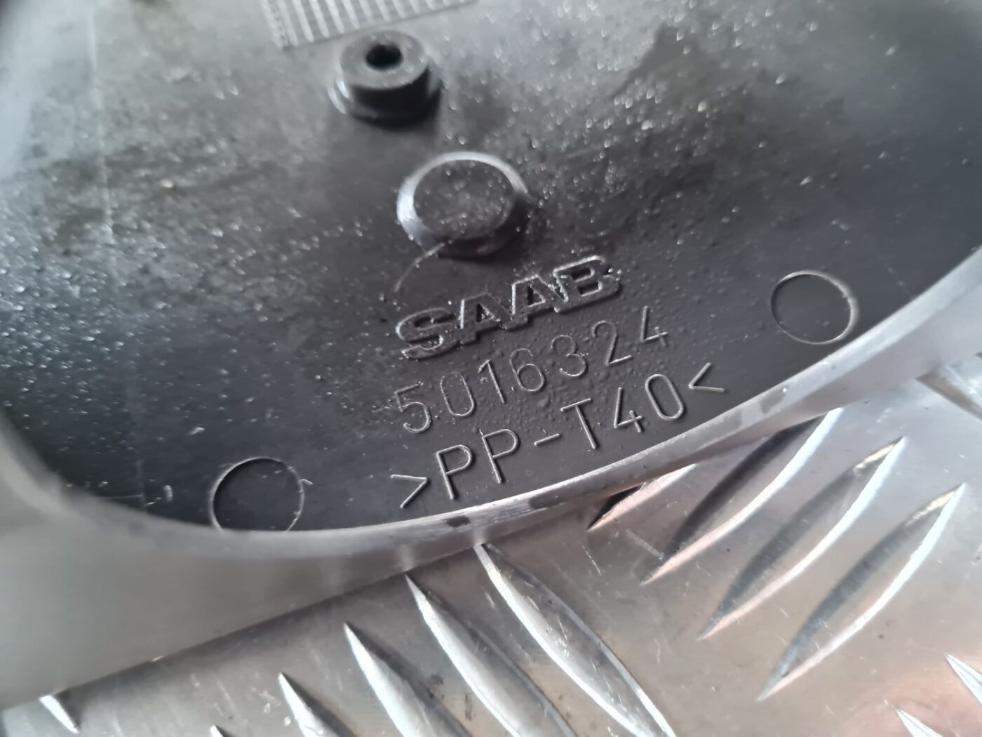 Stūres statnes putekļu aizsargs (salonā) priekš SAAB 9-5 1999 2 Stūres statnes putekļu aizsargs (salonā) priekš SAAB 9-5 1999