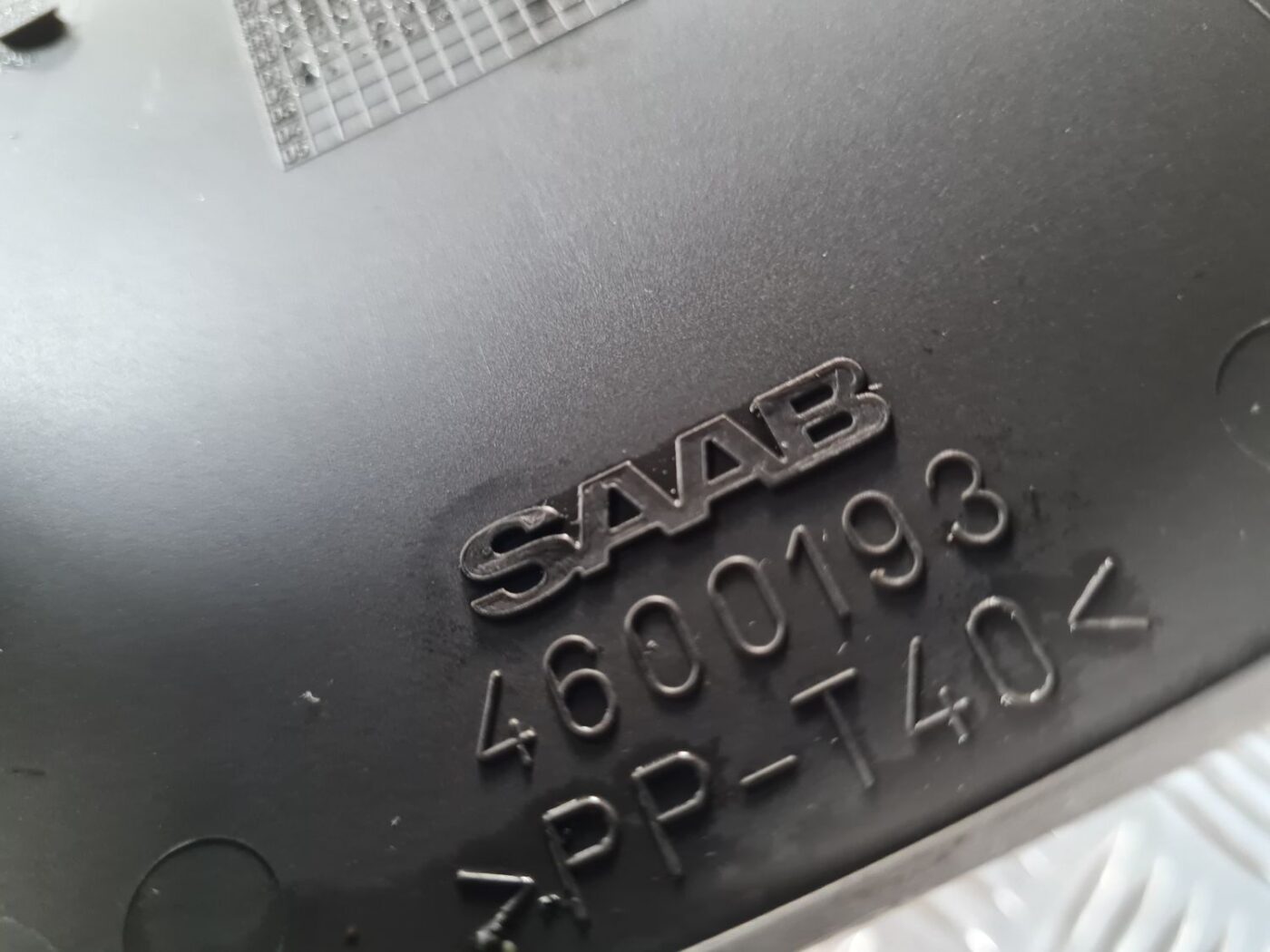 Stūres statnes putekļu aizsargs (salonā) priekš SAAB 9-5 1999 4 Stūres statnes putekļu aizsargs (salonā) priekš SAAB 9-5 1999