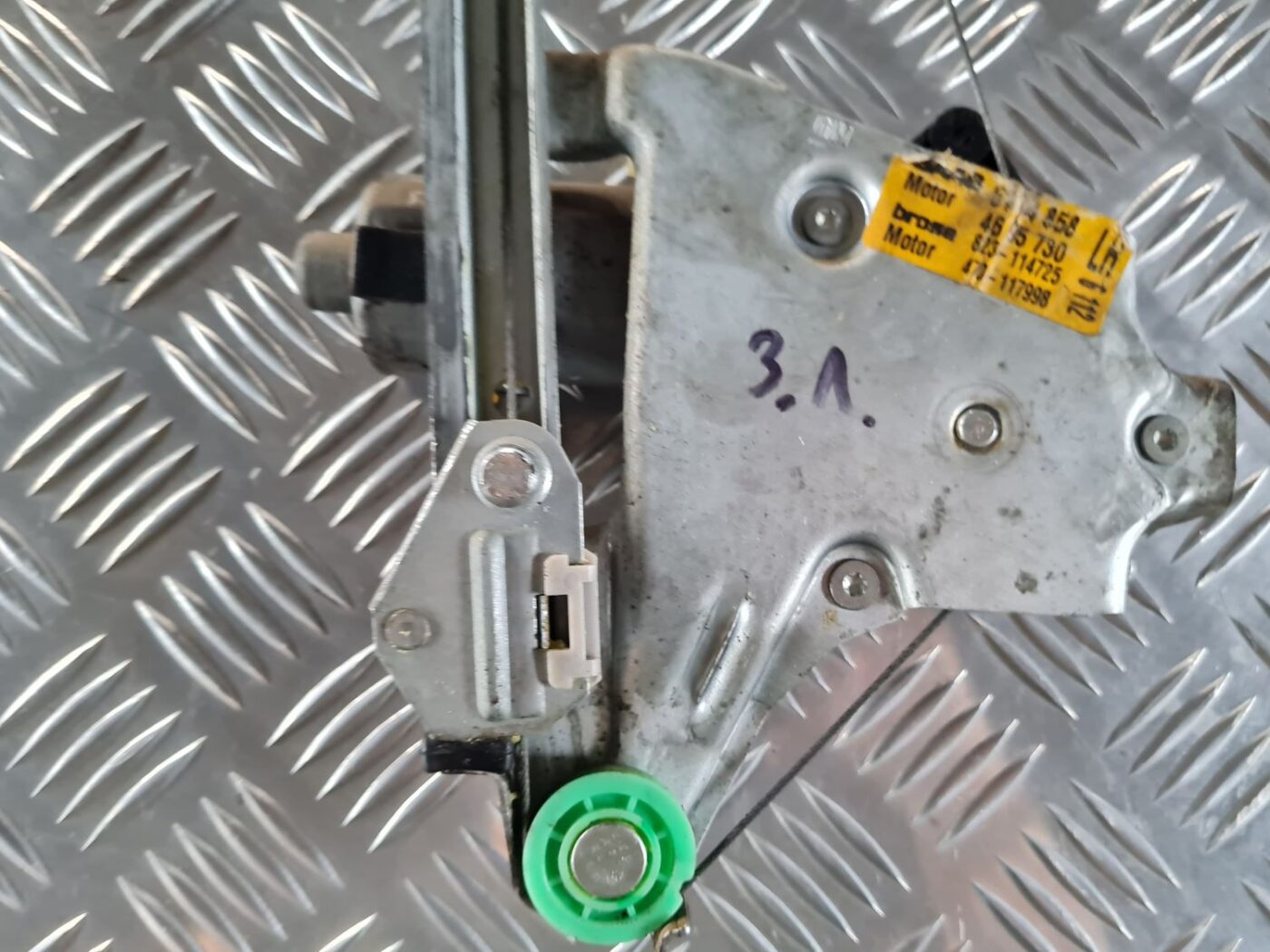 Stikla pacelšanas mehānisms aizmugurējais kreisais priekš SAAB 9-5 1999 5 Stikla pacelšanas mehānisms aizmugurējais kreisais priekš SAAB 9-5 1999