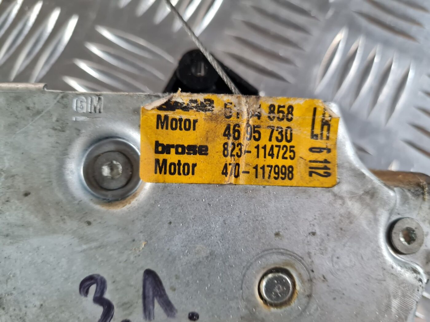 Stikla pacelšanas mehānisms aizmugurējais kreisais priekš SAAB 9-5 1999 4 Stikla pacelšanas mehānisms aizmugurējais kreisais priekš SAAB 9-5 1999