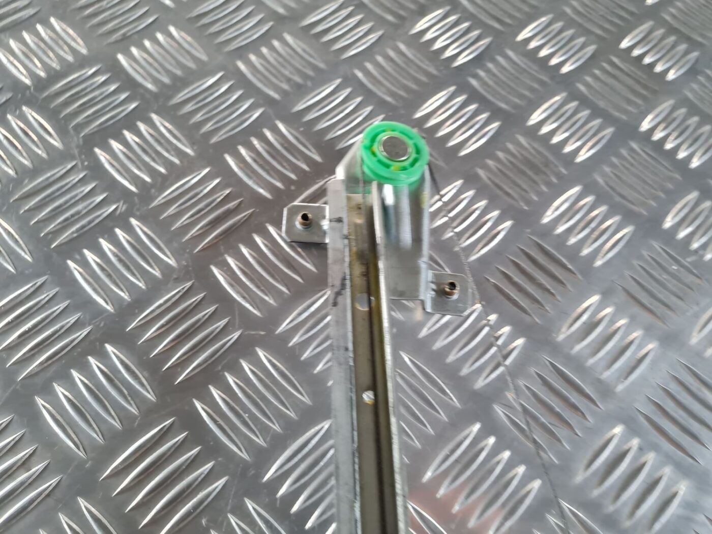 Stikla pacelšanas mehānisms aizmugurējais kreisais priekš SAAB 9-5 1999 3 Stikla pacelšanas mehānisms aizmugurējais kreisais priekš SAAB 9-5 1999