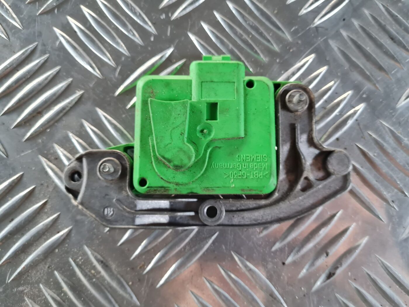 Drošības spilvena trieciensensors priekš SAAB 9-5 1999 4 Drošības spilvena trieciensensors priekš SAAB 9-5 1999