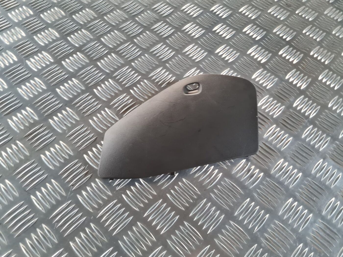 Mērinstrumentu paneļa sānu apdare priekš SAAB 9-5 1999 1 Mērinstrumentu paneļa sānu apdare priekš SAAB 9-5 1999