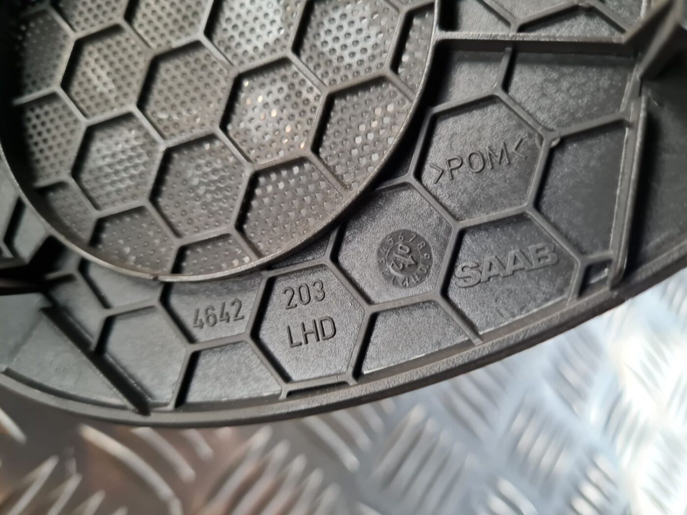 Mērinstrumentu paneļa skaļruņa apdare priekš SAAB 9-5 1999 3 Mērinstrumentu paneļa skaļruņa apdare priekš SAAB 9-5 1999