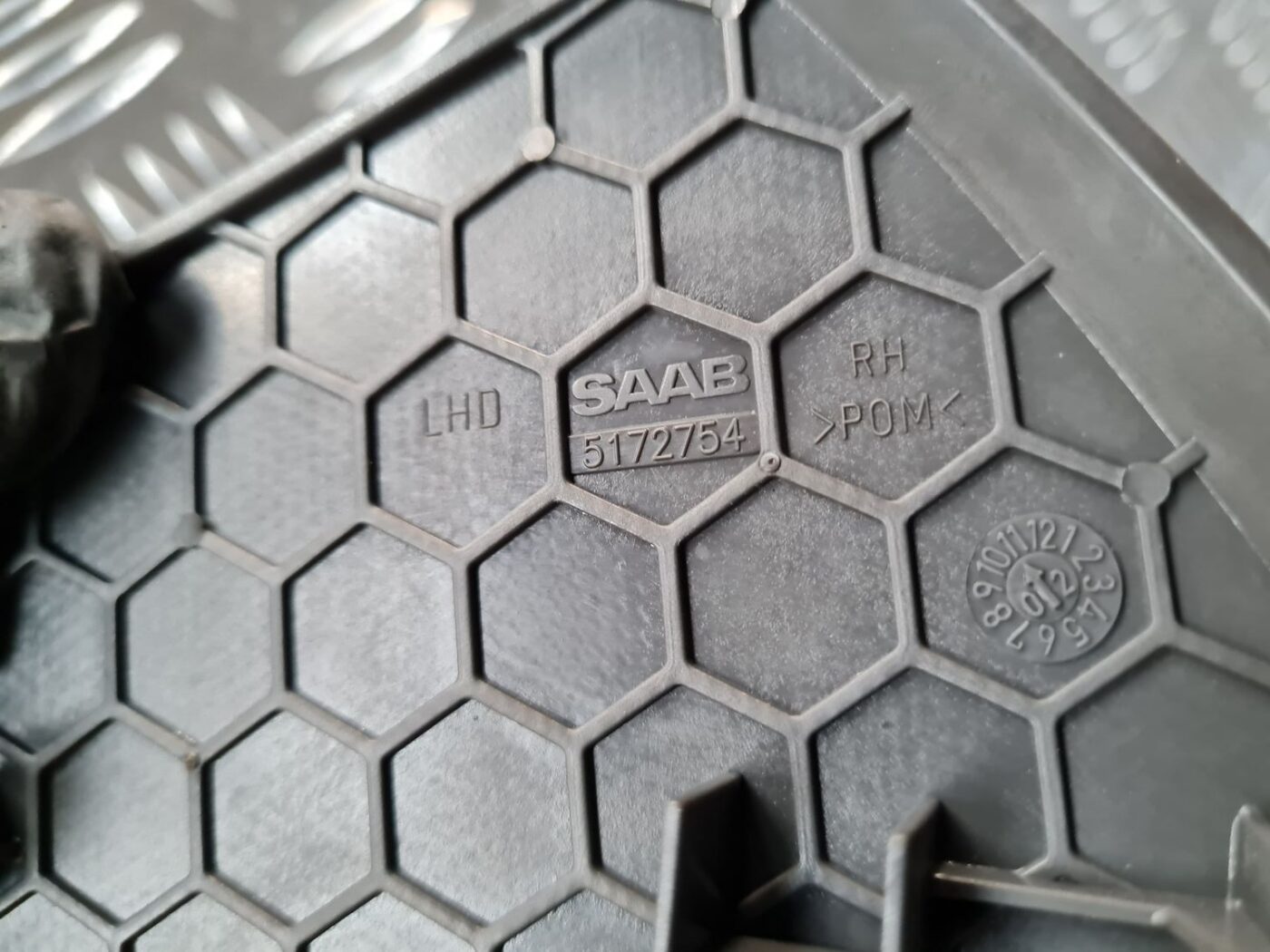 Mērinstrumentu paneļa skaļruņa apdare priekš SAAB 9-5 1999 3 Mērinstrumentu paneļa skaļruņa apdare priekš SAAB 9-5 1999