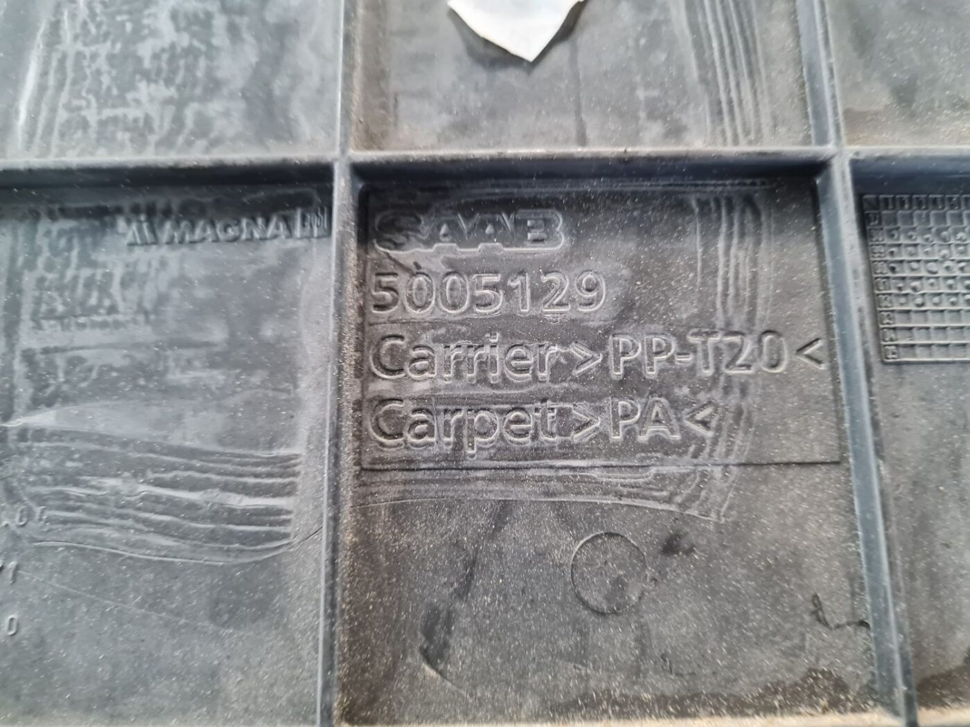 Bagāžnieka nodalījuma sānu apdares lūka priekš SAAB 9-5 1999