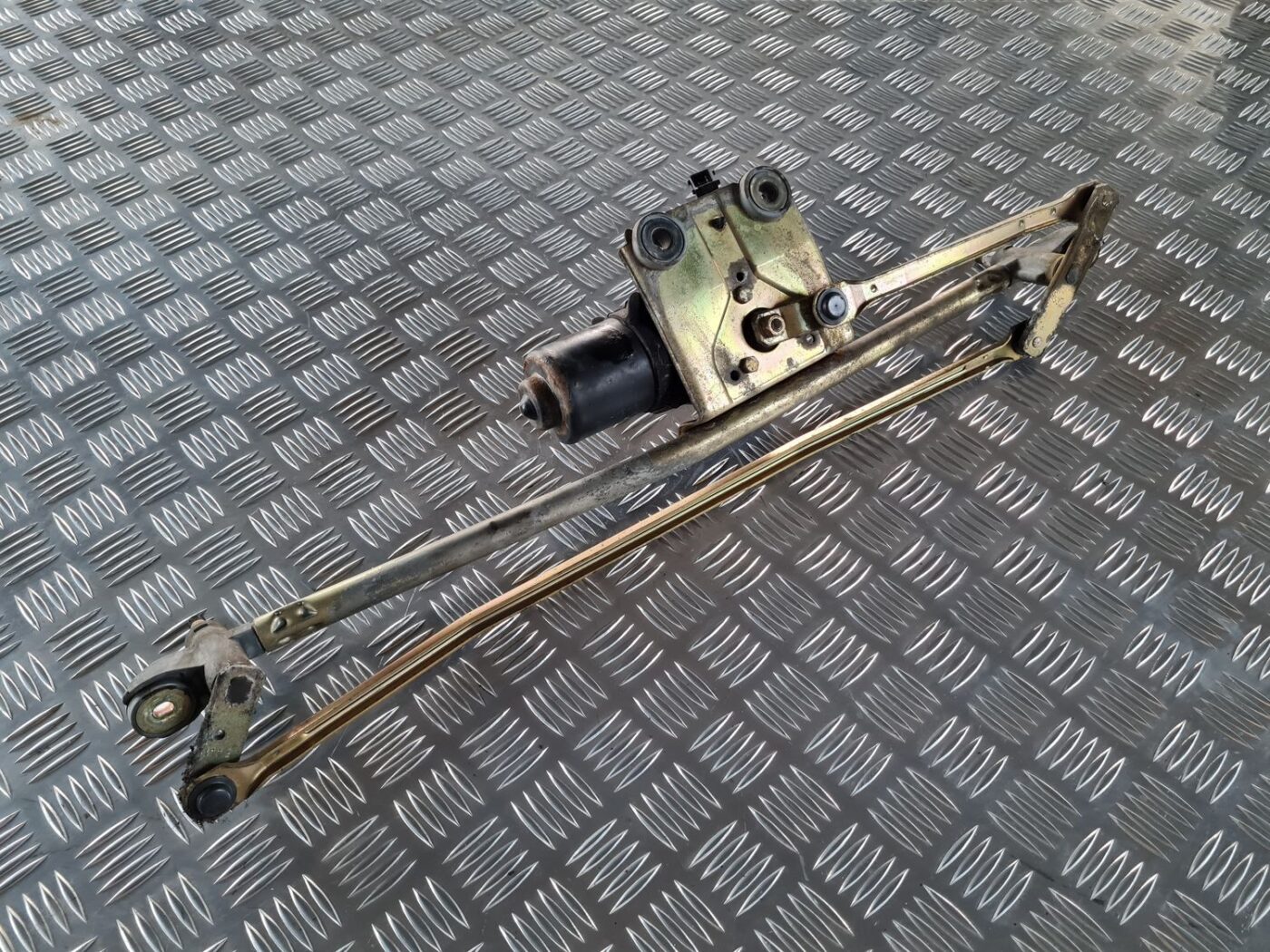 Vējstikla tīrīšanas mehānisms priekš SAAB 9-5 1999