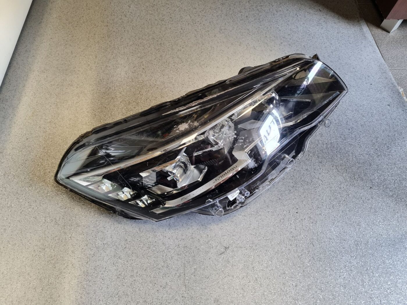 Priekšējais labais lukturis priekš PEUGEOT 508 2015-2017