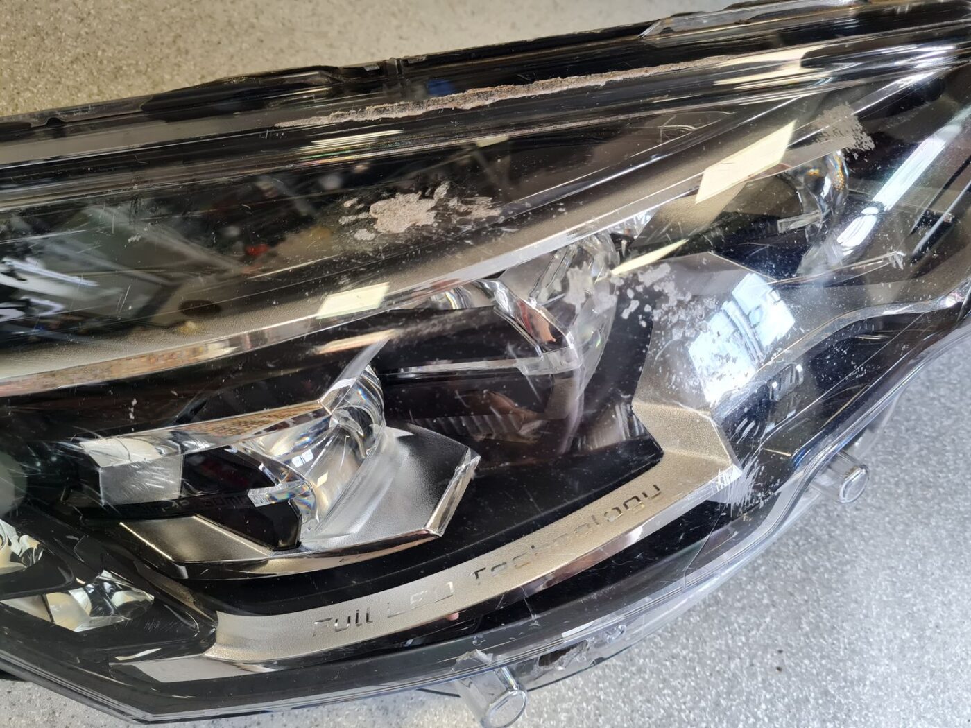 Priekšējais labais lukturis priekš PEUGEOT 508 2015-2017