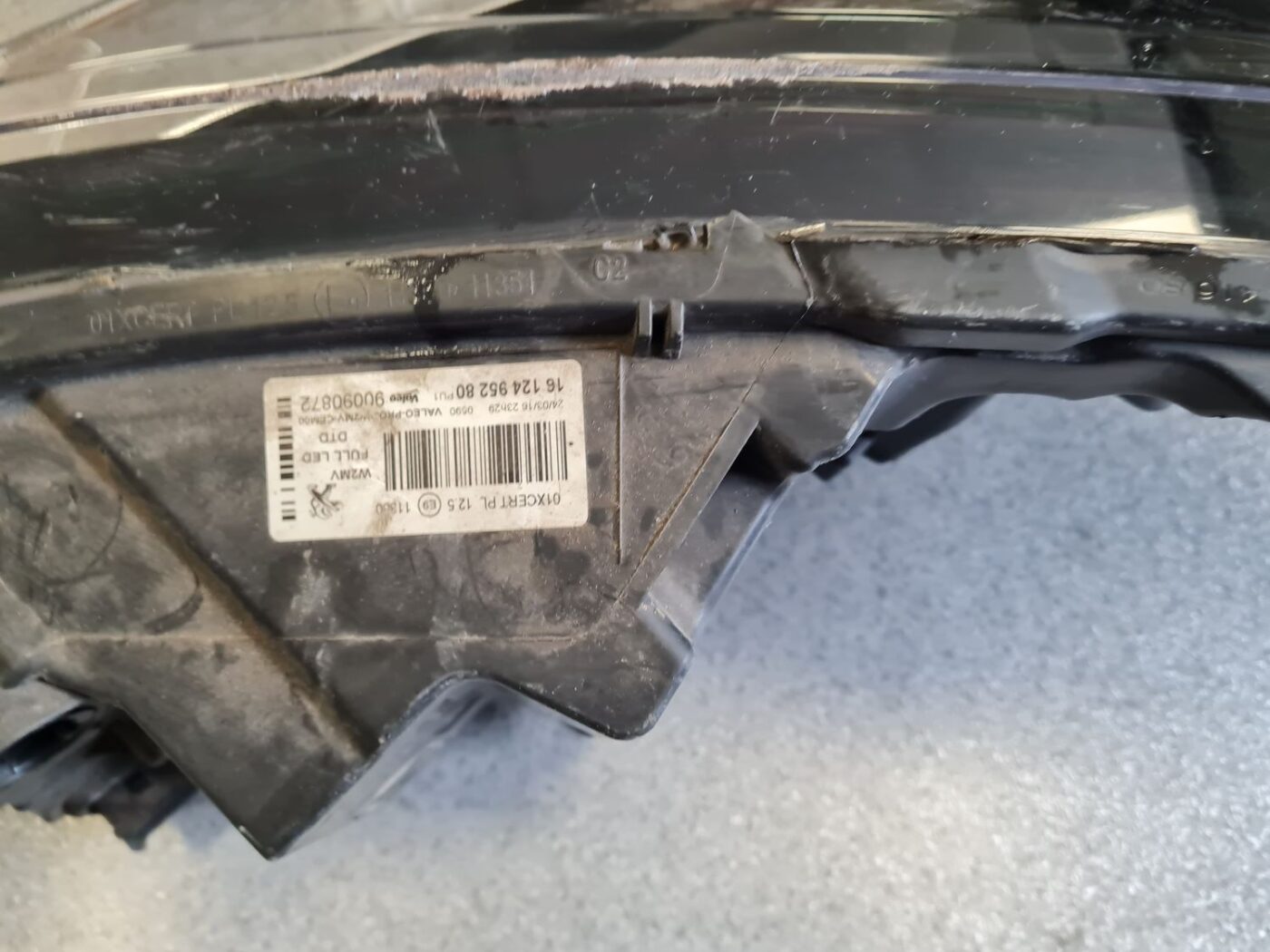 Priekšējais labais lukturis priekš PEUGEOT 508 2015-2017