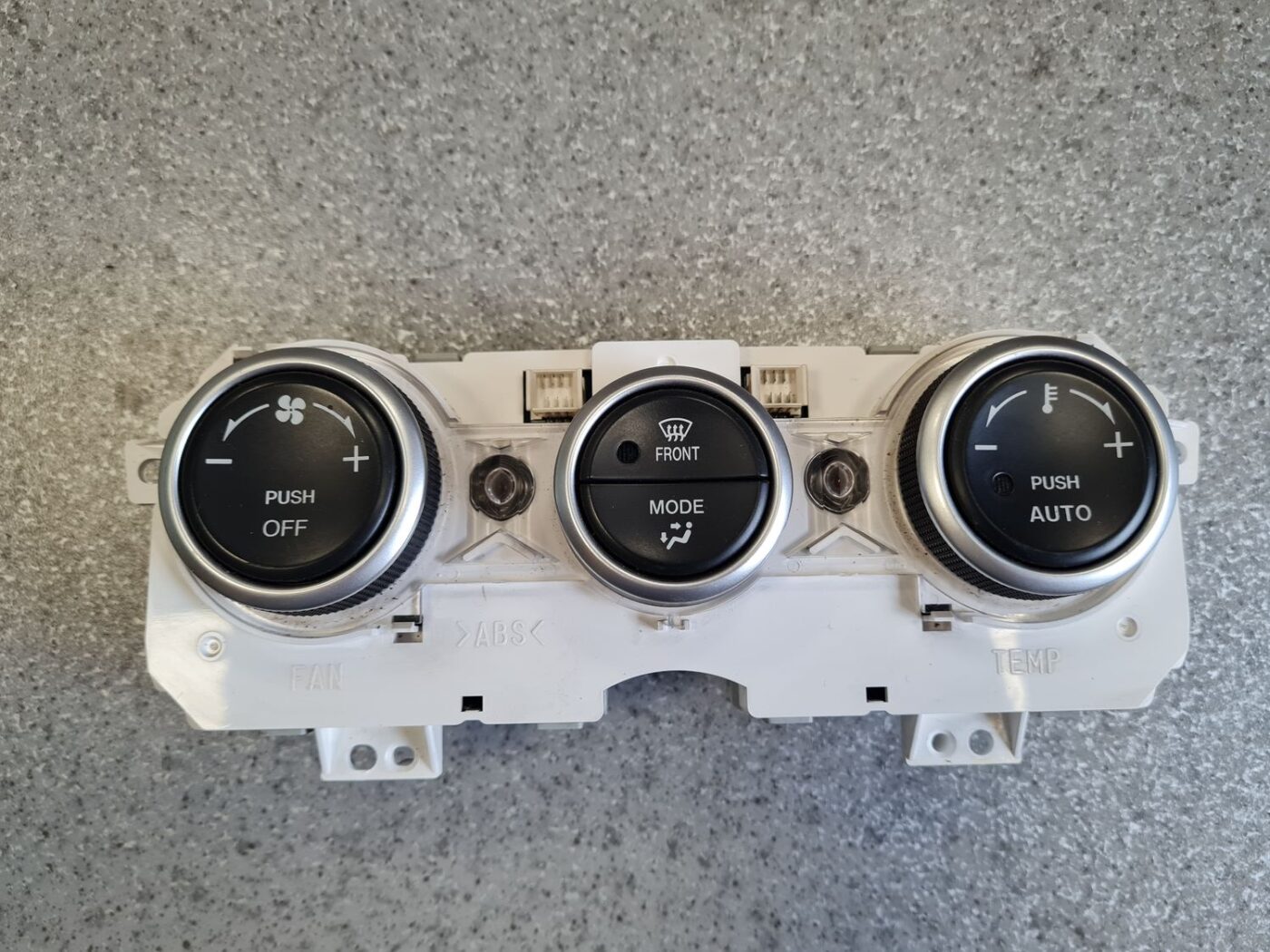 Klimata kontroles bloks priekš MAZDA 6 2006 2 Klimata kontroles bloks priekš MAZDA 6 2006