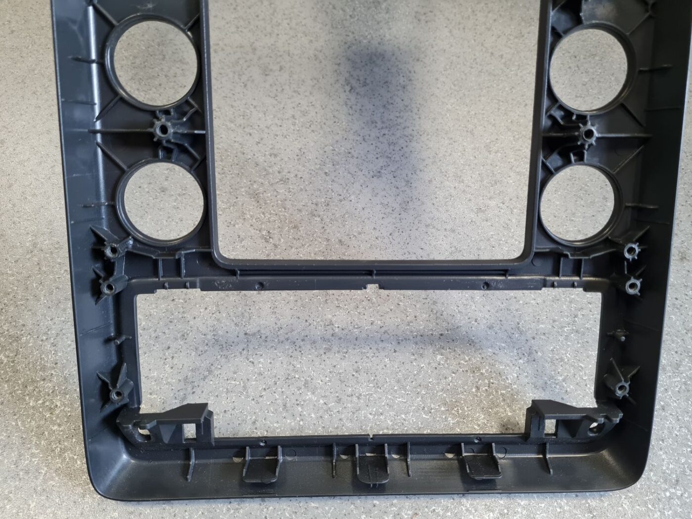 Centrālās konsoles dekoratīvais rāmis priekš VOLVO V70 2009 7 Centrālās konsoles dekoratīvais rāmis priekš VOLVO V70 2009