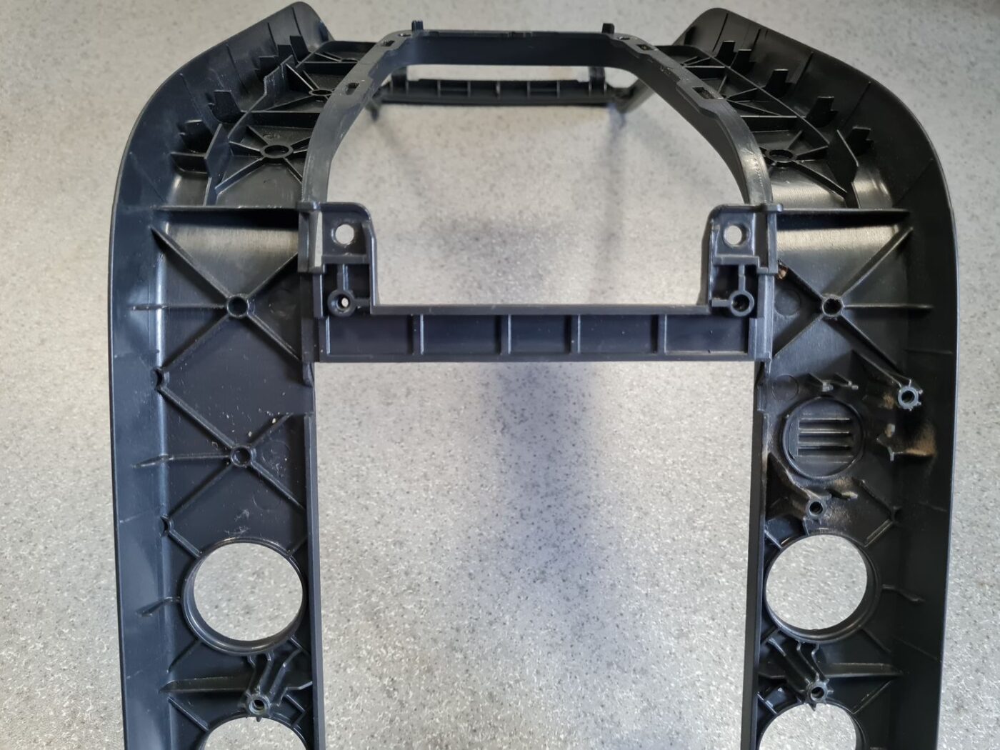 Centrālās konsoles dekoratīvais rāmis priekš VOLVO V70 2009 6 Centrālās konsoles dekoratīvais rāmis priekš VOLVO V70 2009