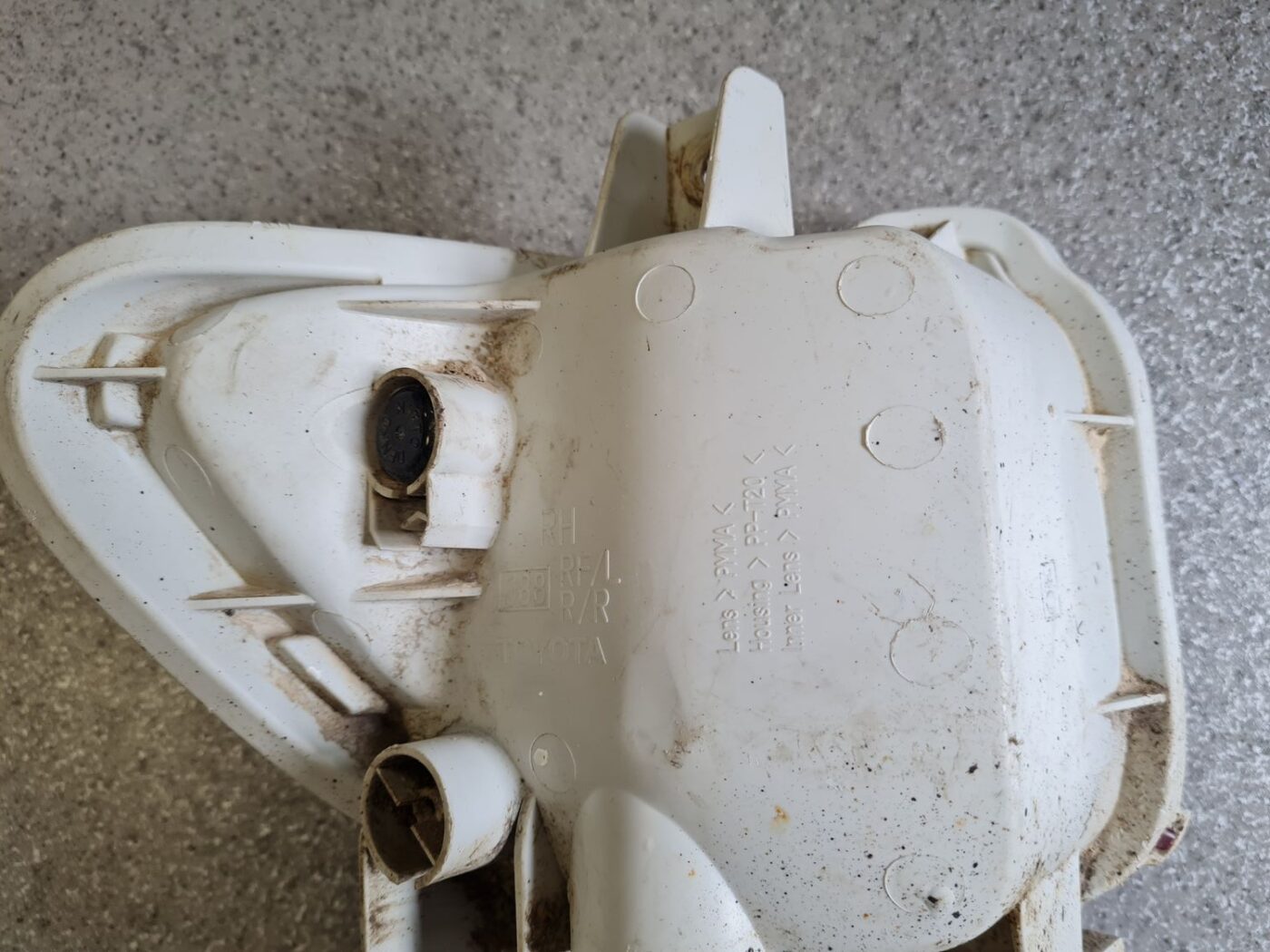 Miglas lukturis aizmugurē labā pusē priekš TOYOTA RAV 4 2006