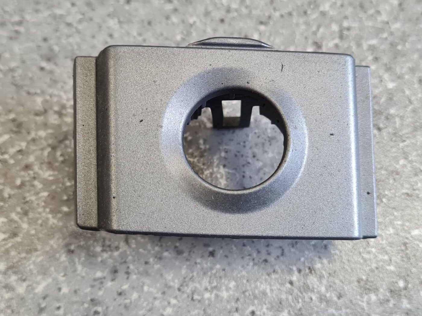 Parkošanās devēja stiprinājums priekš AUDI A4 2009-2013 3 Parkošanās devēja stiprinājums priekš AUDI A4 2009-2013