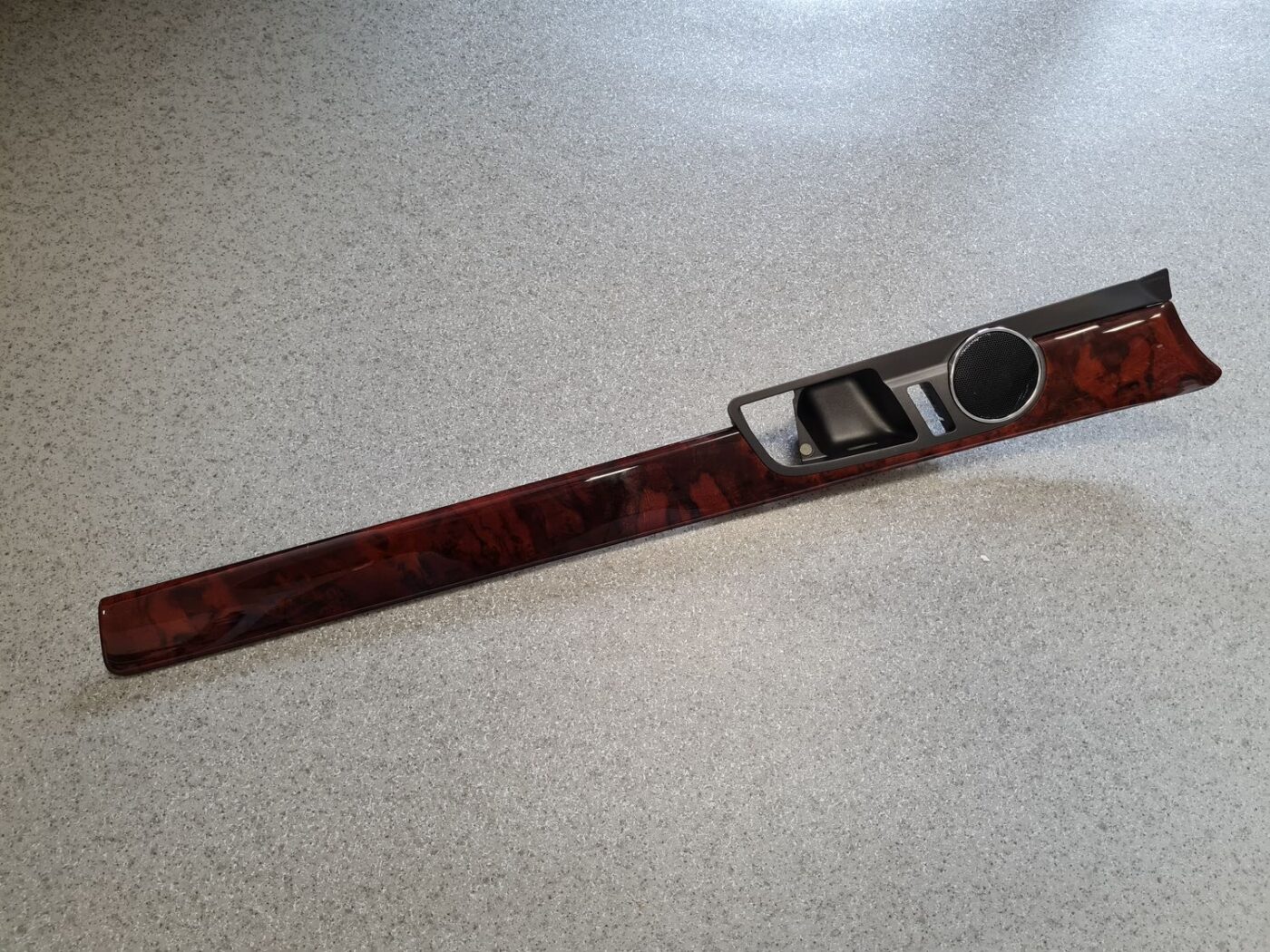 Durvju apdares uzlika priekš VW PHAETON 2005 2 Durvju apdares uzlika priekš VW PHAETON 2005