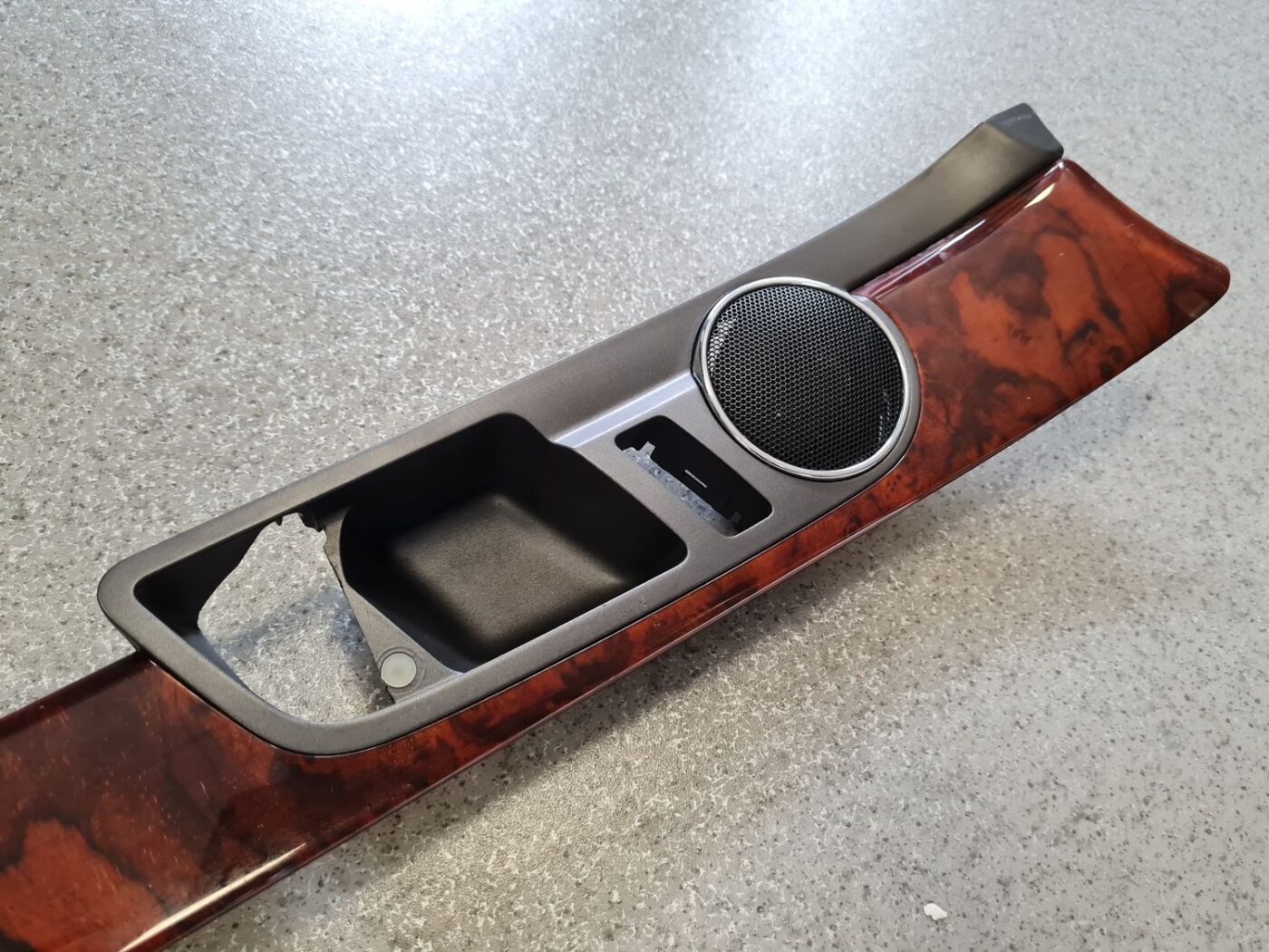 Durvju apdares uzlika priekš VW PHAETON 2005 9 Durvju apdares uzlika priekš VW PHAETON 2005