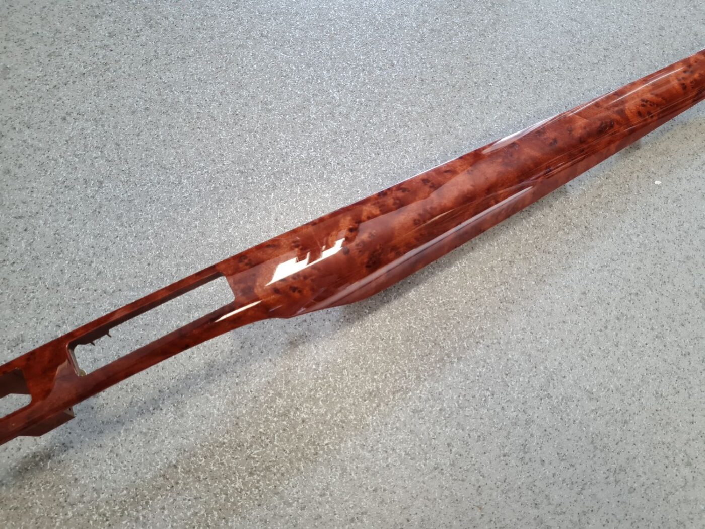 Mērinstrumentu paneļa dekoratīvā uzlika priekš TOYOTA AVENSIS 2004 10 Mērinstrumentu paneļa dekoratīvā uzlika priekš TOYOTA AVENSIS 2004