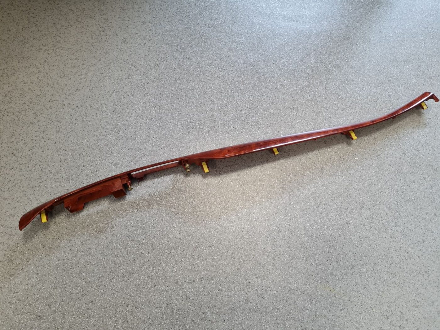 Mērinstrumentu paneļa dekoratīvā uzlika priekš TOYOTA AVENSIS 2004 8 Mērinstrumentu paneļa dekoratīvā uzlika priekš TOYOTA AVENSIS 2004