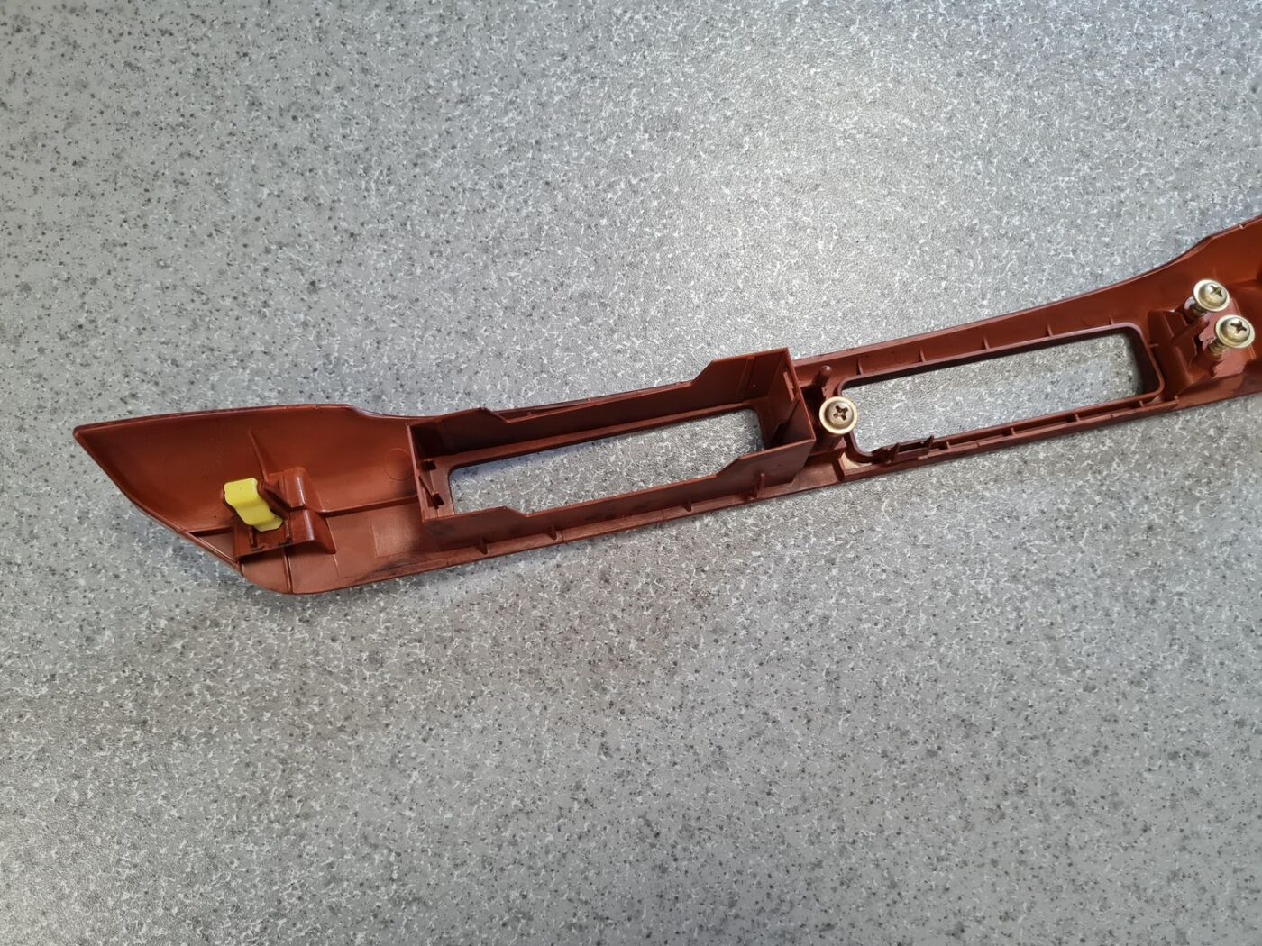 Mērinstrumentu paneļa dekoratīvā uzlika priekš TOYOTA AVENSIS 2004 6 Mērinstrumentu paneļa dekoratīvā uzlika priekš TOYOTA AVENSIS 2004