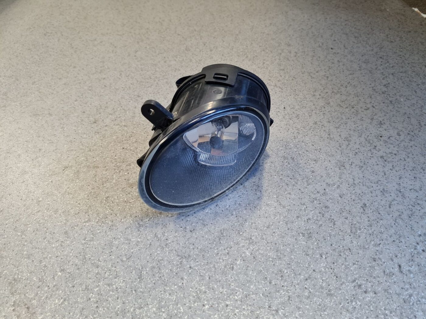 Miglas lukturis priekšā labajā pusē priekš AUDI A6 AVANT 2006 1 Miglas lukturis priekšā labajā pusē priekš AUDI A6 AVANT 2006