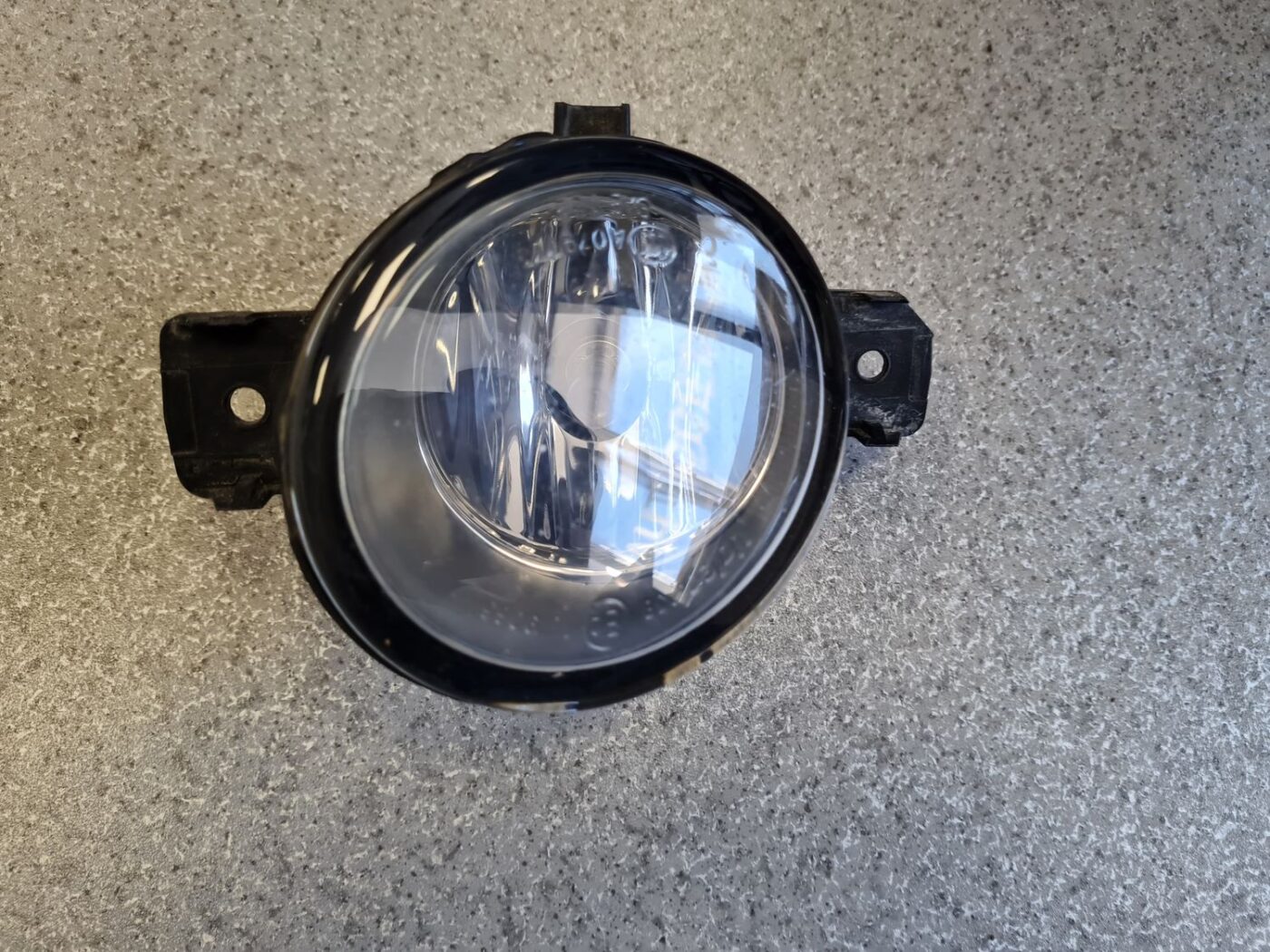 Miglas lukturis priekšā labajā pusē priekš NISSAN JUKE F15 2014-2017 2 Miglas lukturis priekšā labajā pusē priekš NISSAN JUKE F15 2014-2017