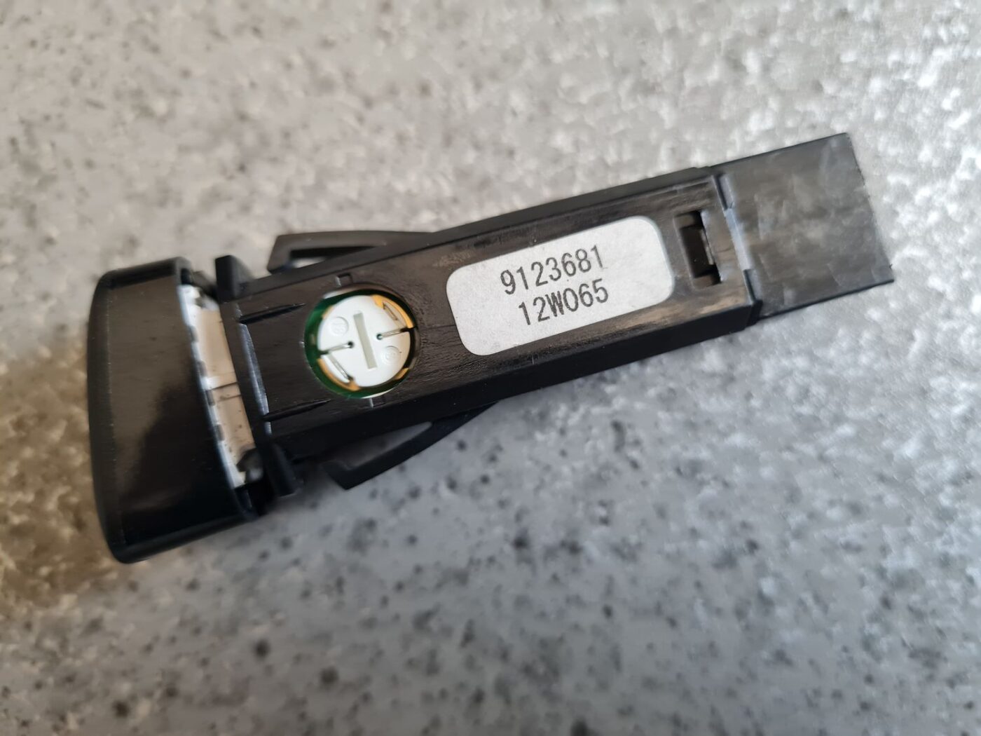 Trauksmes poga priekš VOLVO V60 2012 4 Trauksmes poga priekš VOLVO V60 2012