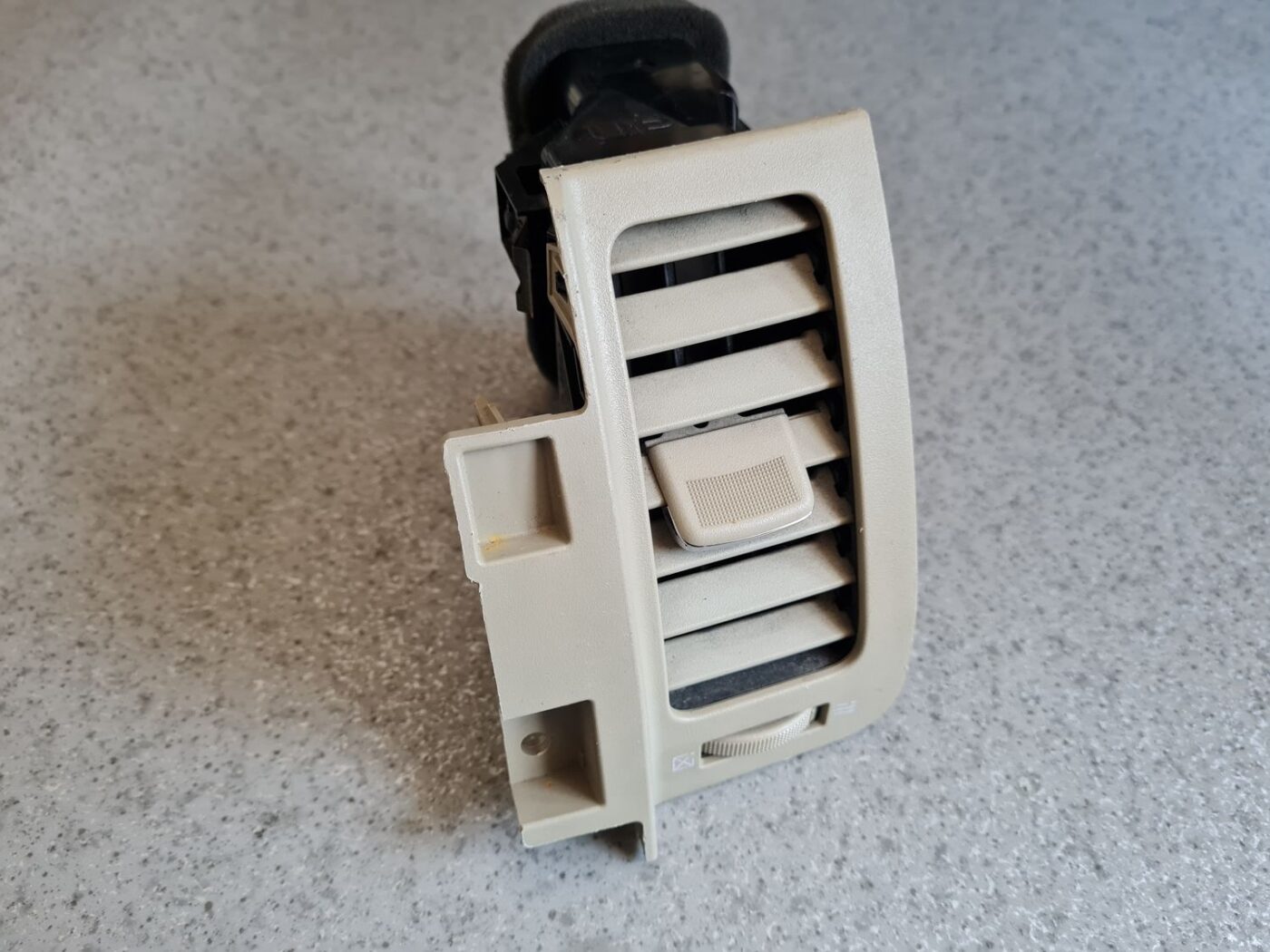 Mērinstrumentu paneļa gaisa vads, centrā priekš NISSAN X-TRAIL 2007