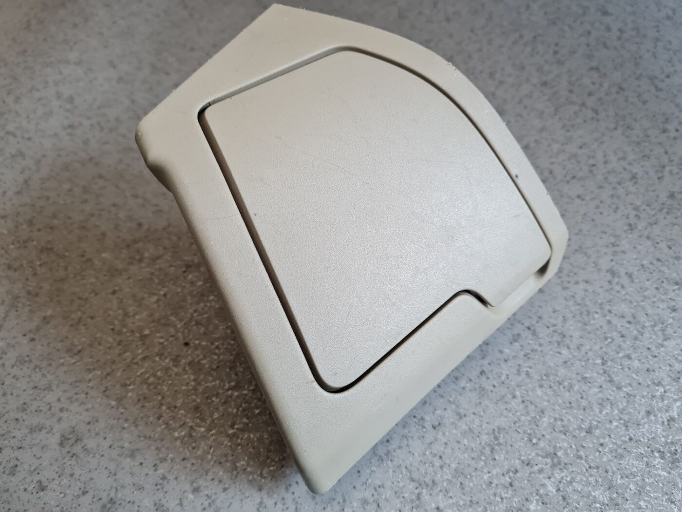 Krūzes turētājs priekš NISSAN X-TRAIL 2007 2 Krūzes turētājs priekš NISSAN X-TRAIL 2007