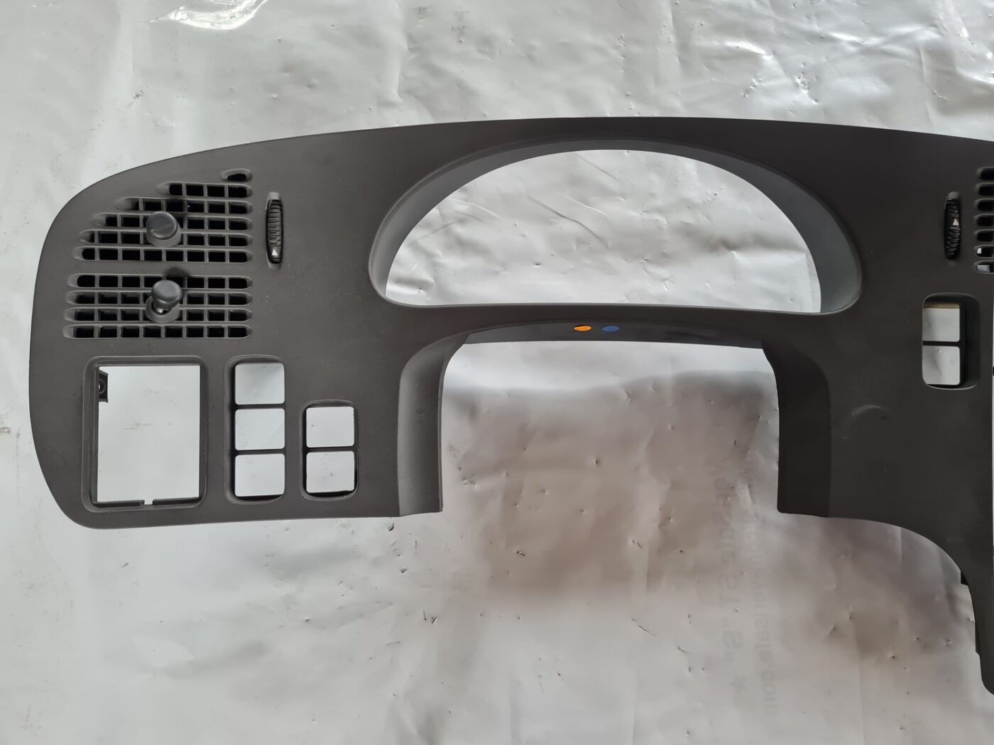 Spidometra apdare priekš SAAB 9-5 1999 7 Spidometra apdare priekš SAAB 9-5 1999