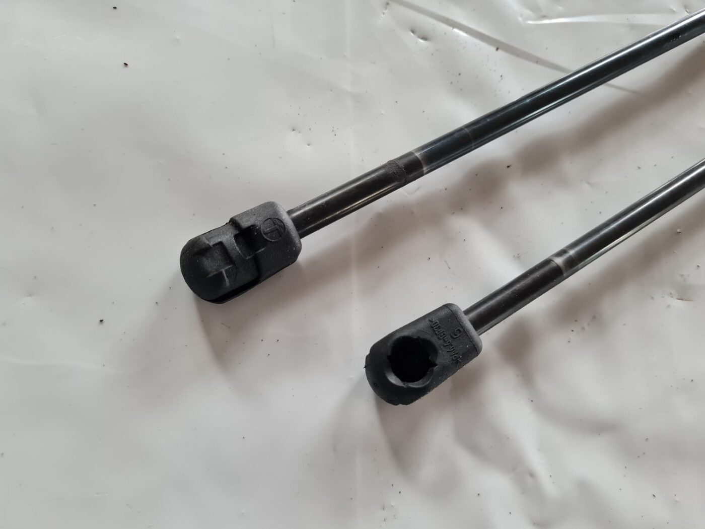 Pārsega amortizators priekš SAAB 9-5 1999 2 Pārsega amortizators priekš SAAB 9-5 1999