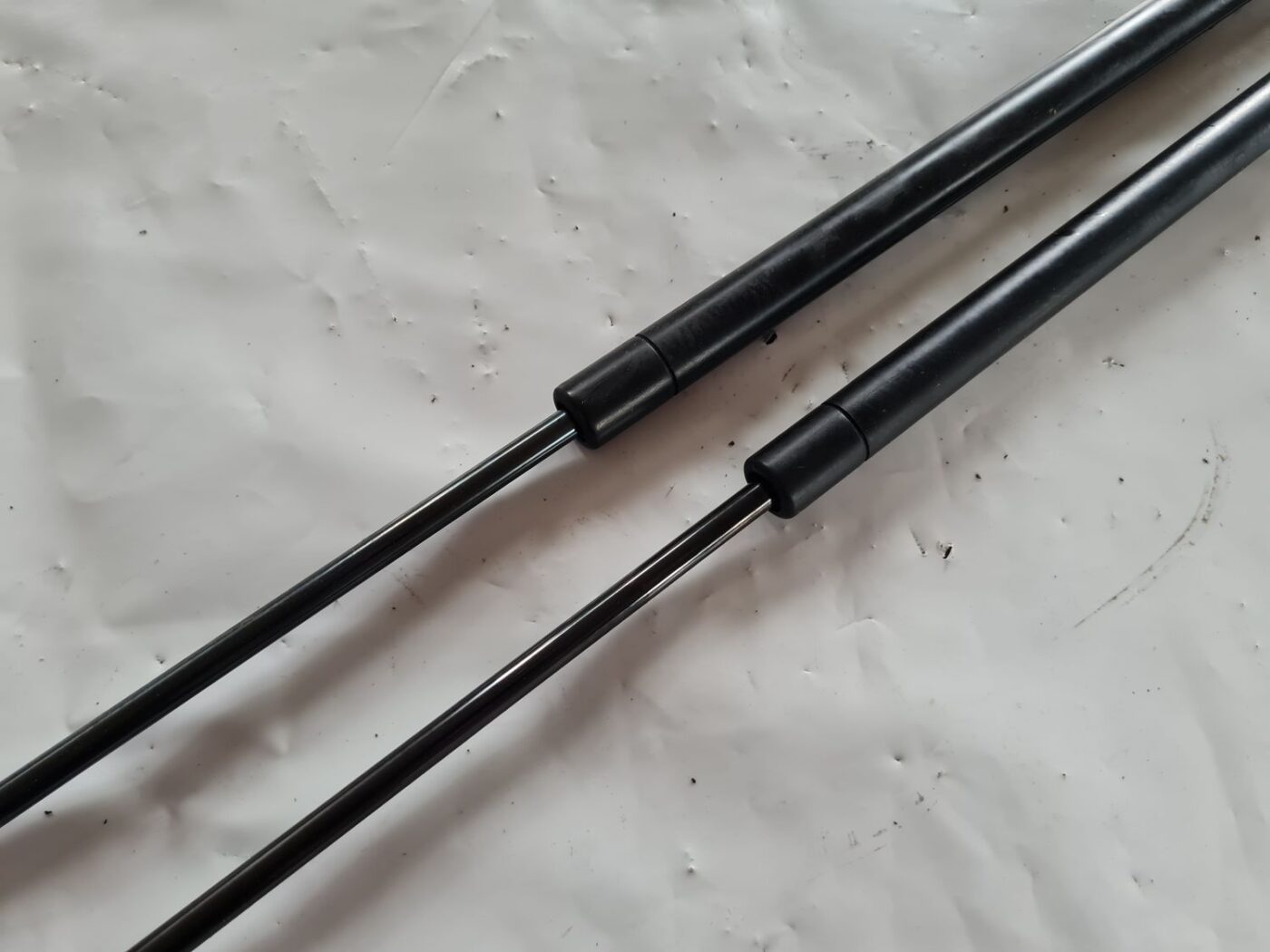 Pārsega amortizators priekš SAAB 9-5 1999 6 Pārsega amortizators priekš SAAB 9-5 1999