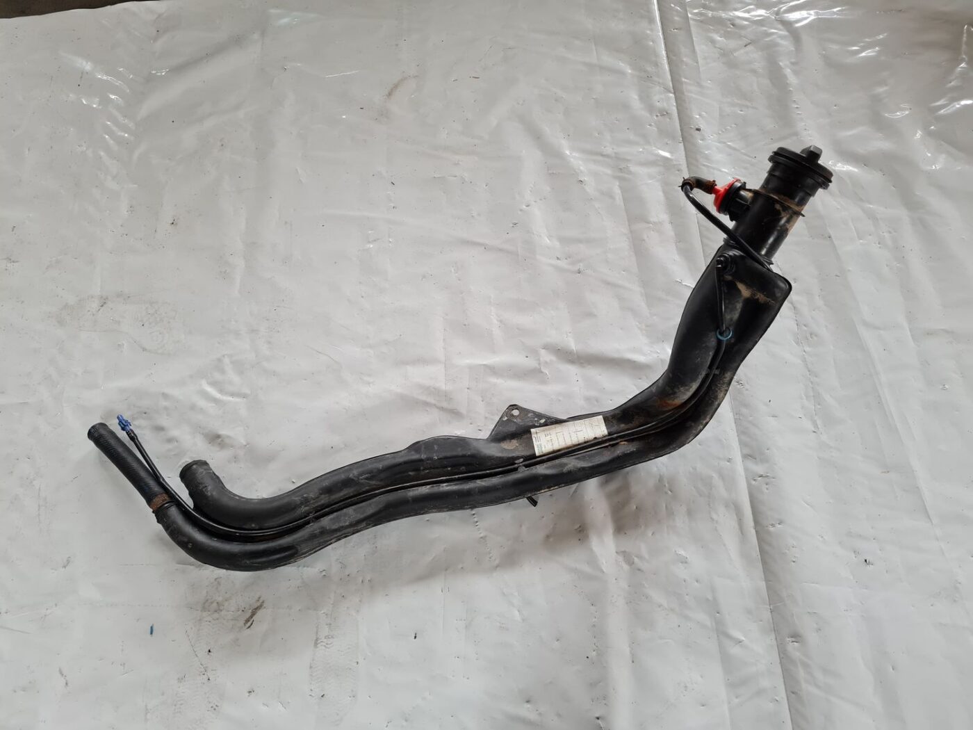 Degvielas tvertnes ielējama caurule priekš SAAB 9-5 1999 1 Degvielas tvertnes ielējama caurule priekš SAAB 9-5 1999