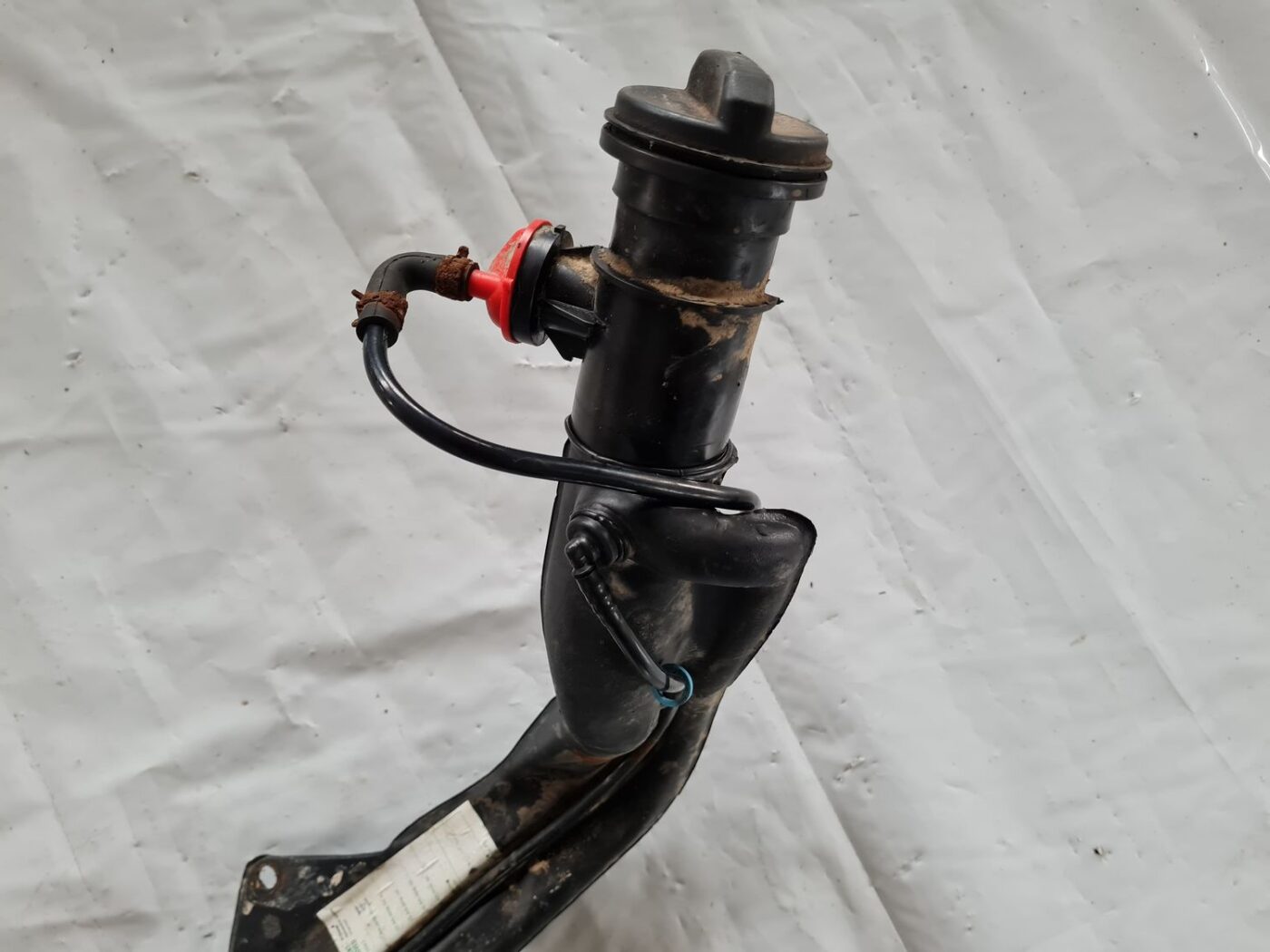 Degvielas tvertnes ielējama caurule priekš SAAB 9-5 1999 2 Degvielas tvertnes ielējama caurule priekš SAAB 9-5 1999