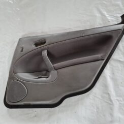 Aizmugurējo labo durvju apdare priekš SAAB 9-5 1999