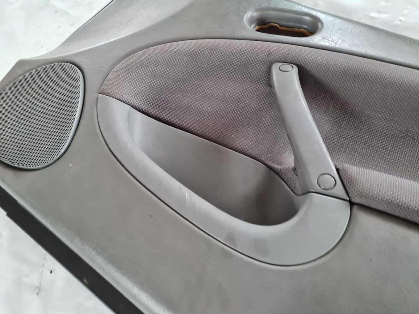 Priekšējo labo durvju apdare priekš SAAB 9-5 1999 2 Priekšējo labo durvju apdare priekš SAAB 9-5 1999