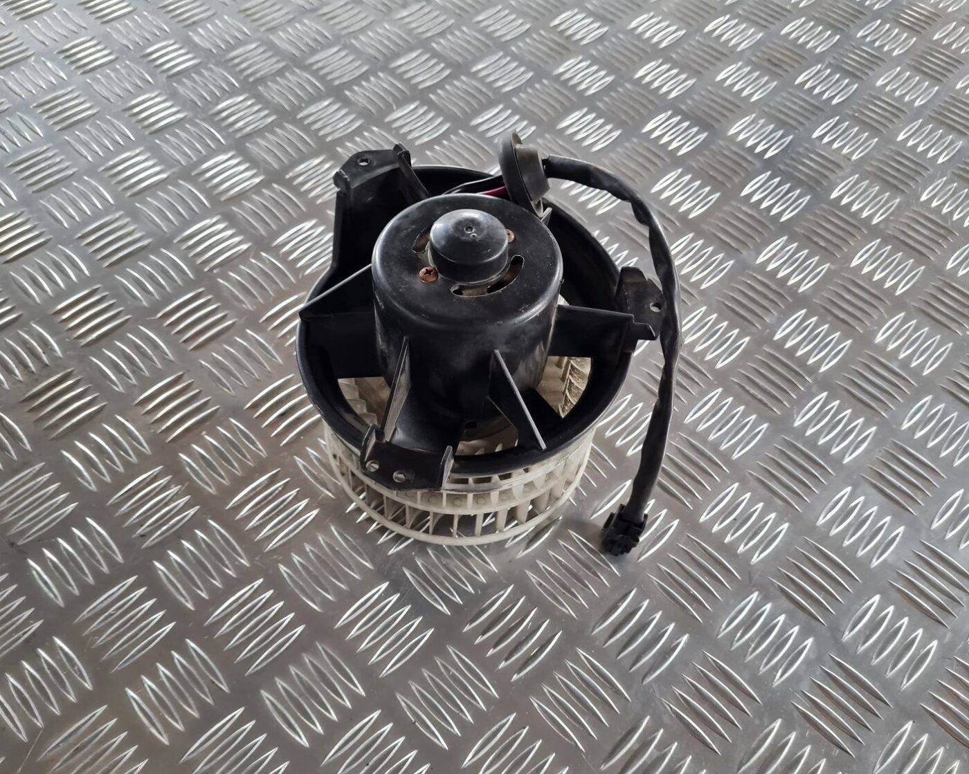 Salona ventilators priekš CHRYSLER VOYAGER 2006