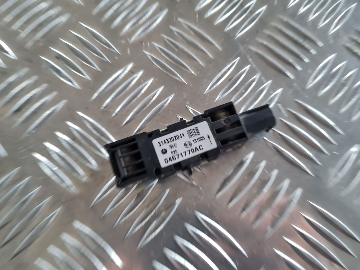 Drošības spilvena trieciensensors priekš CHRYSLER VOYAGER 2006 1 Drošības spilvena trieciensensors priekš CHRYSLER VOYAGER 2006